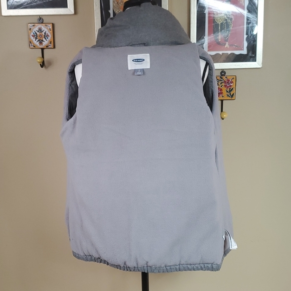Old Navy gray puffer vest jacket - Picture 6 of 8